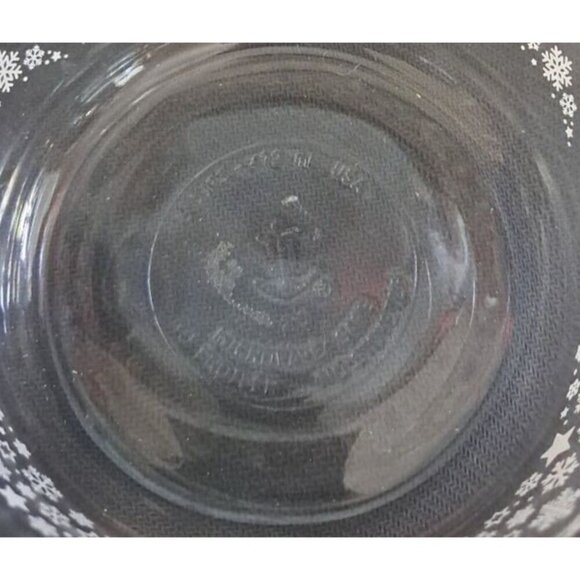 Anchor Hocking Set of 2 Snowflake Pattern Bowls 2-Cup & 4-Cup Capacity - Picture 11 of 11